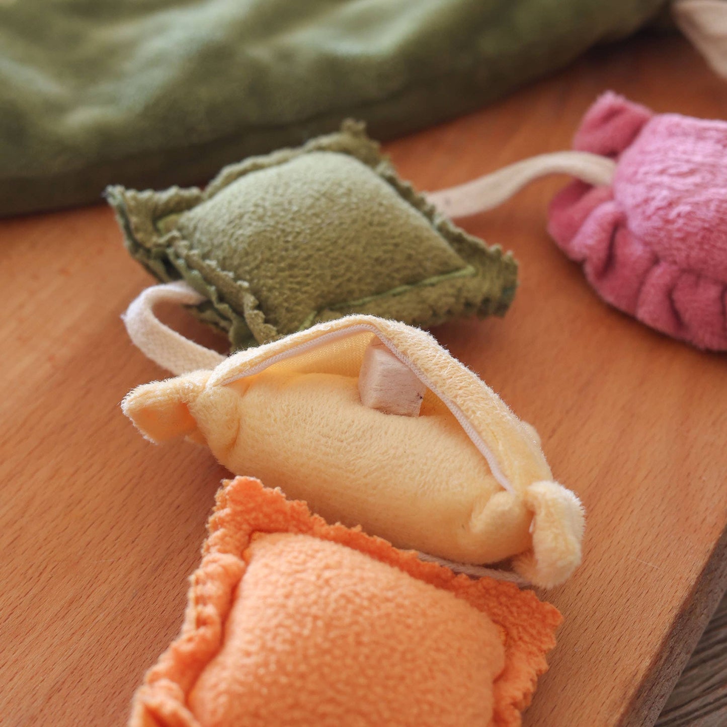 Ravioli Nosework Enrichment Toy | Squeaker | Crinkle